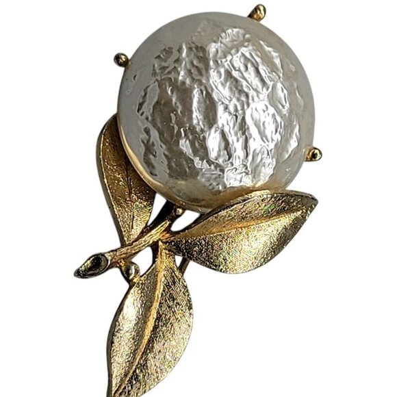 Sarah Coventry Jewelry - Sarah Coventry Flower Brooch Faux Mabe Pearl Gold Tone Stem & Leaves Vintage
